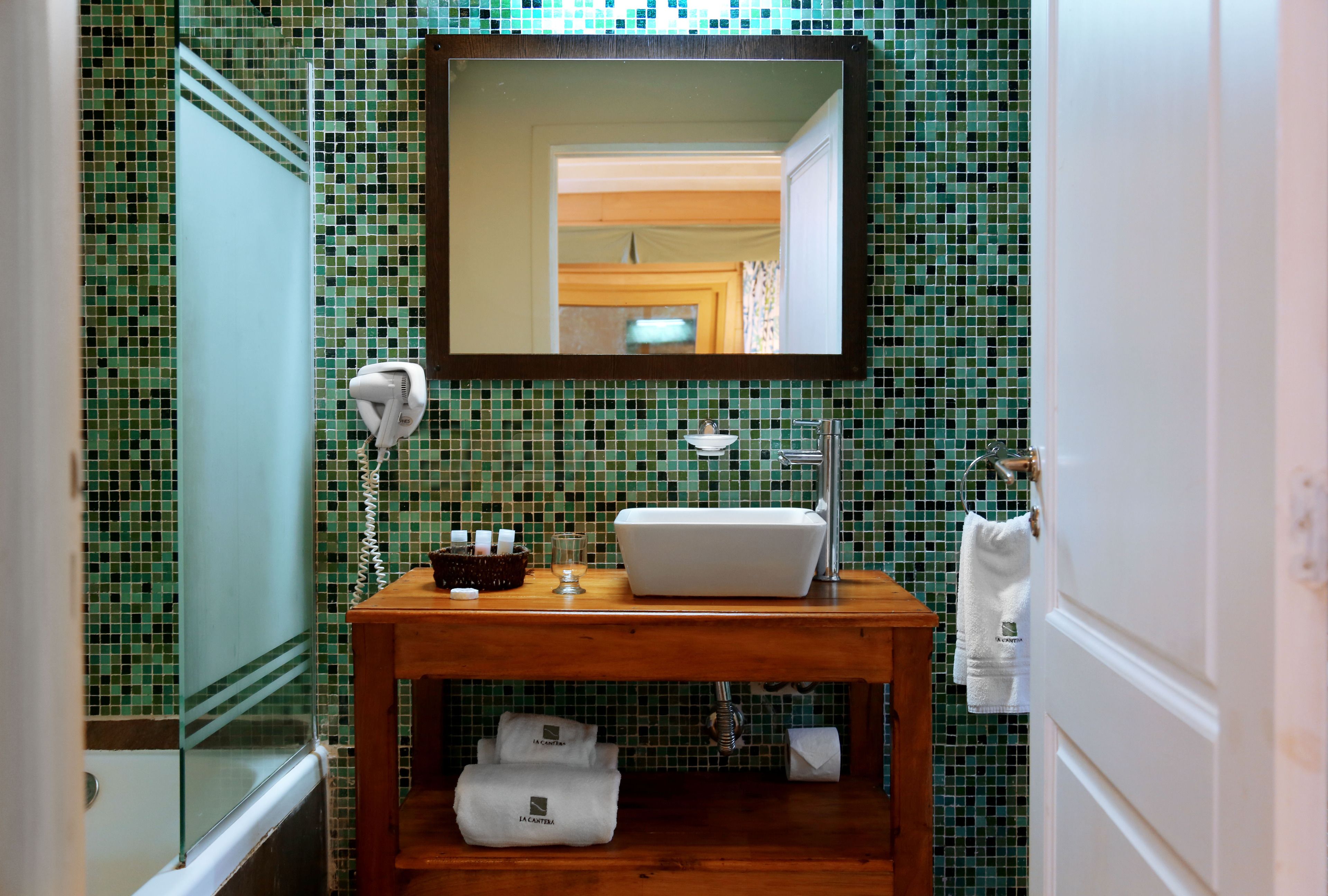 superior room (earth) | 1 bedroom, minibar, in-room safe, desk