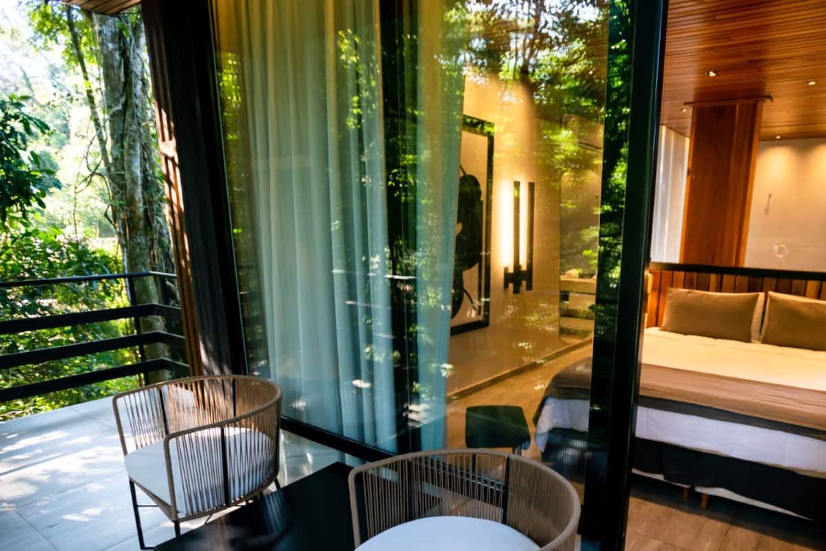 deluxe studio suite | 1 bedroom, minibar, in-room safe, desk