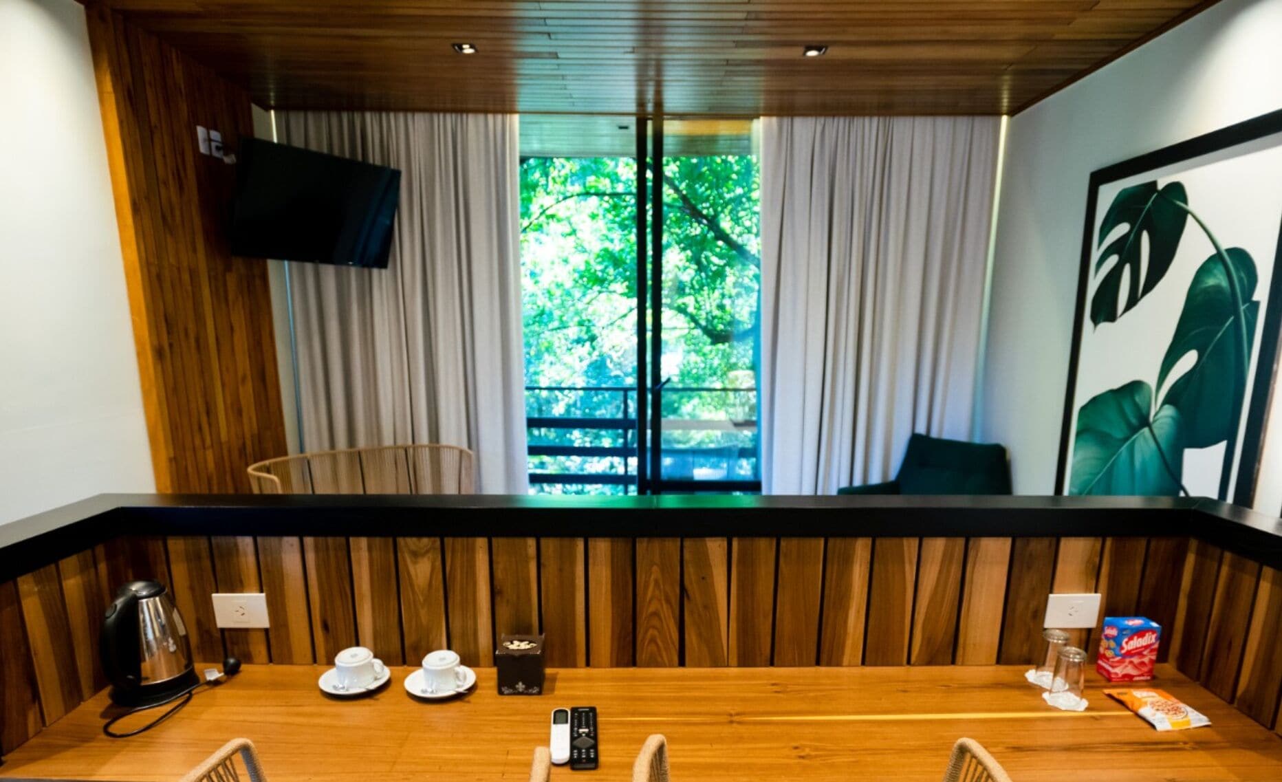 deluxe studio suite | 1 bedroom, minibar, in-room safe, desk