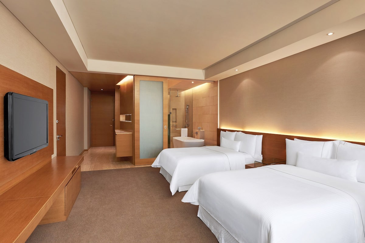 1 Schlafzimmer, hochwertige Bettwaren, Daunenbettdecken