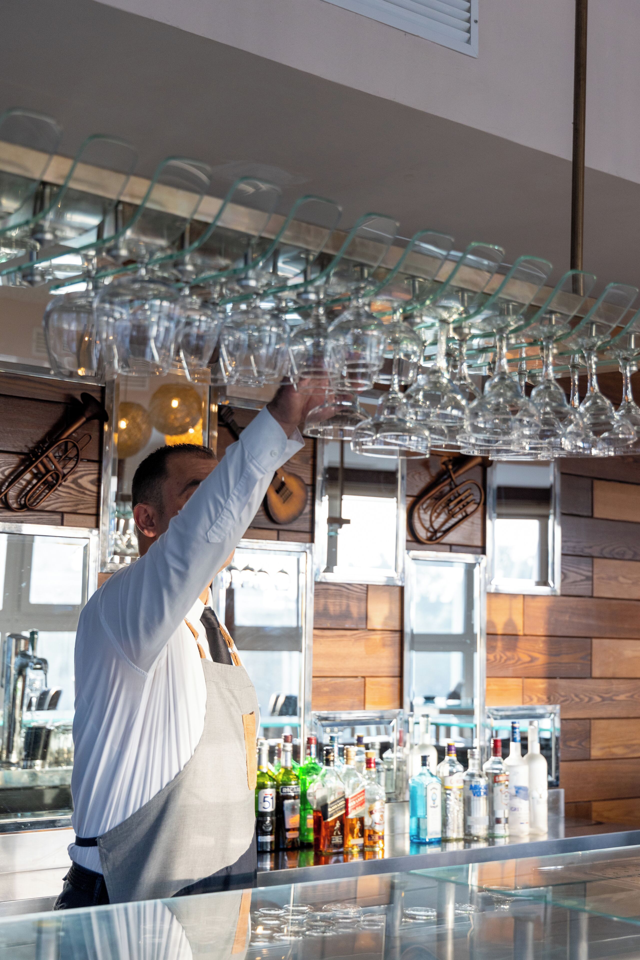 2 bars/lounges, poolside bar