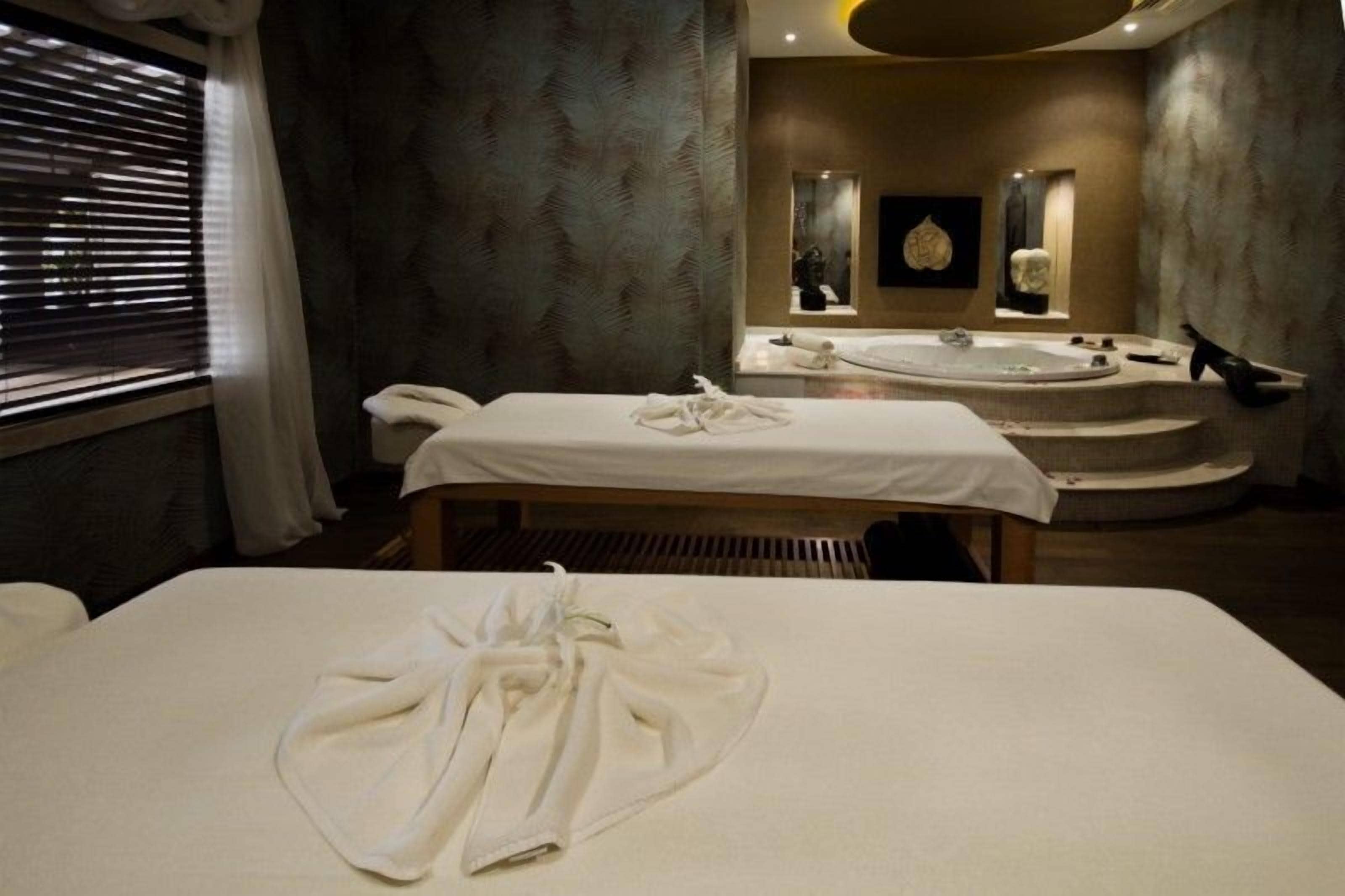 couples treatment room(s), sauna, steam room