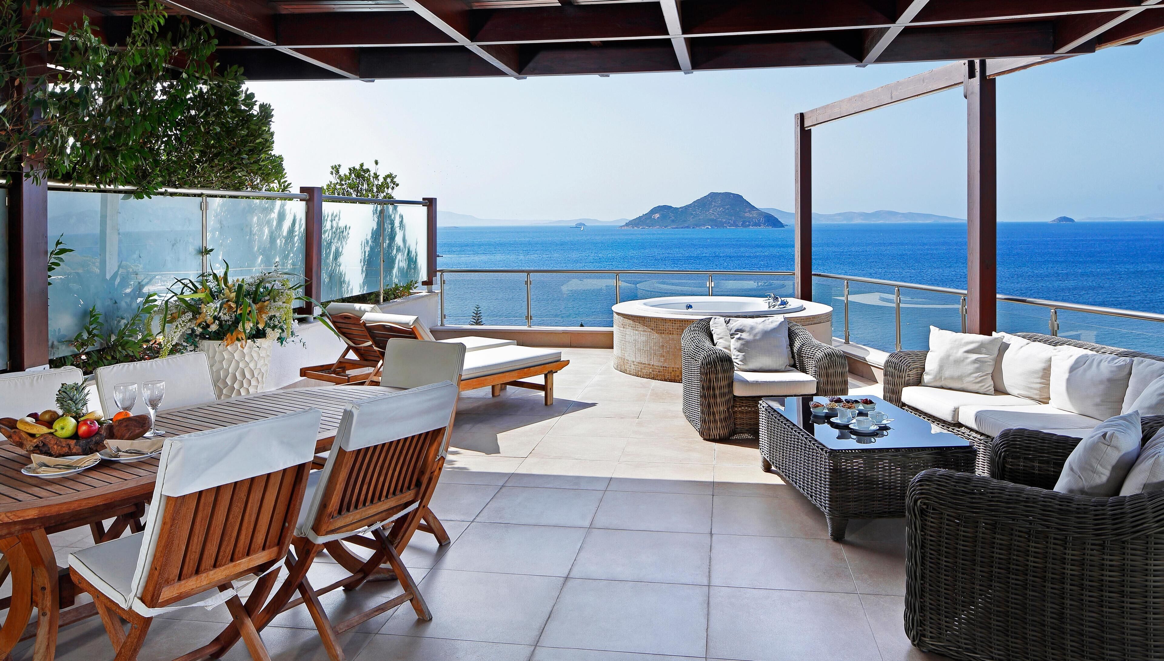 Egyptian cotton sheets, premium bedding, down duvets, minibar