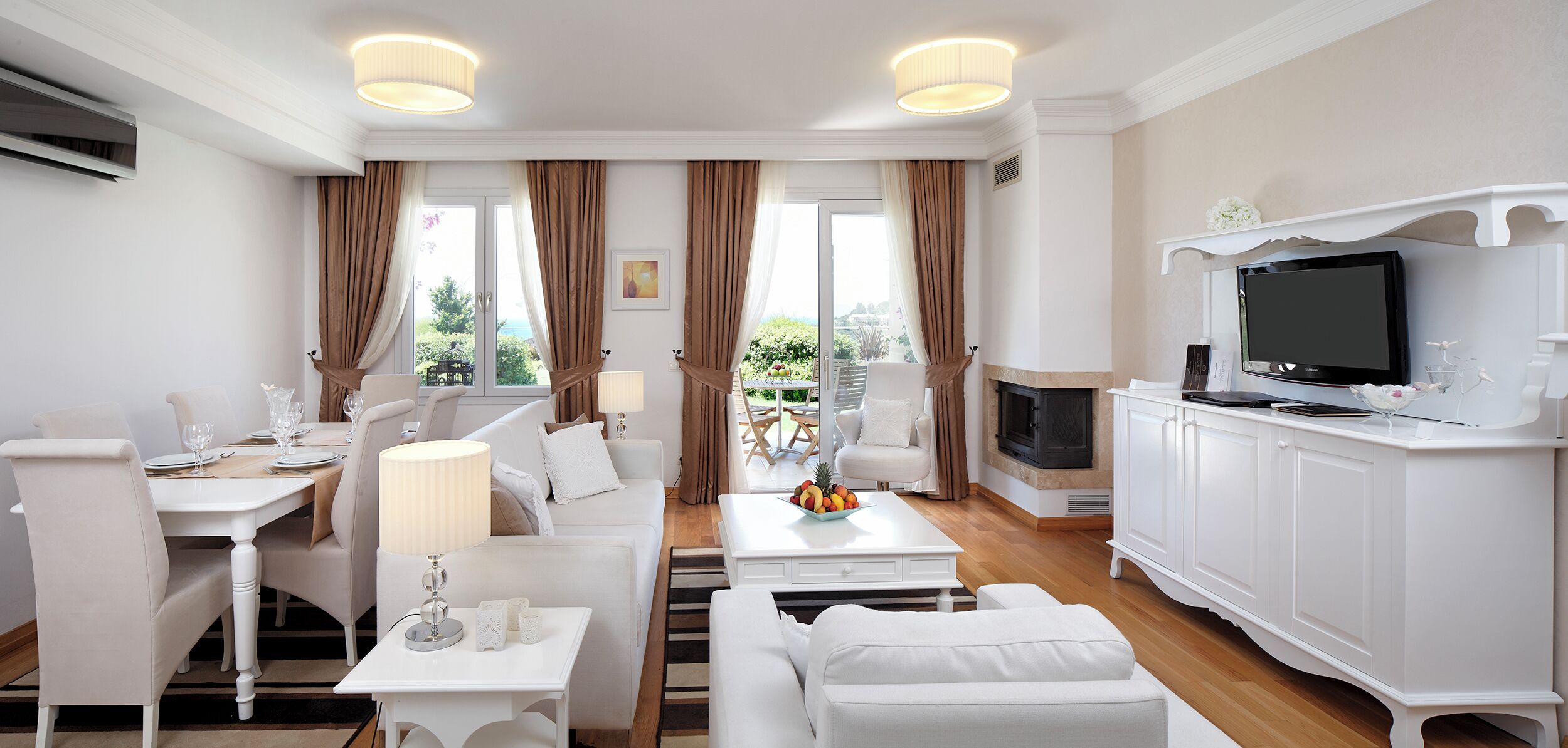 Lyxvilla - havsutsikt | Vardagsrum | 32-tums LCD-tv med satellitkanaler och tv