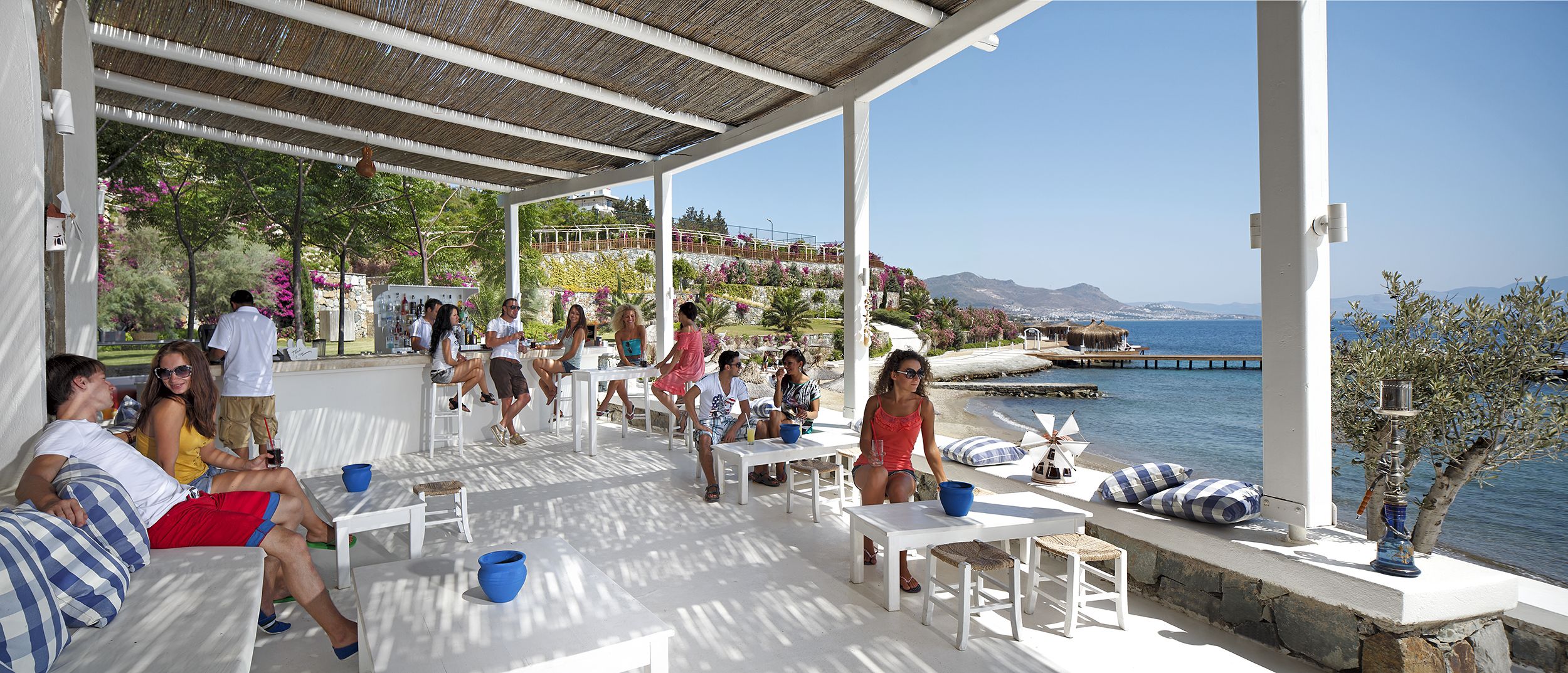 5 bars/lounges, swim-up bar, poolside bar, beach bar