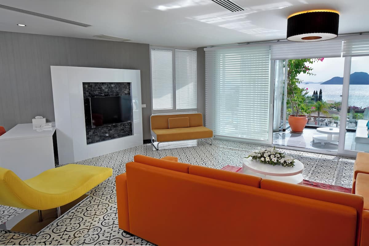 1 bedroom, Egyptian cotton sheets, premium bedding, free minibar items