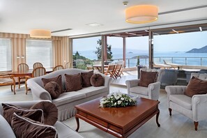 Egyptian cotton sheets, premium bedding, down duvets, minibar - Sianji Well-Being Resort (Bodrum)