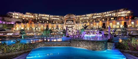 2 indoor pools, seasonal outdoor pool, pool cabanas (surcharge)