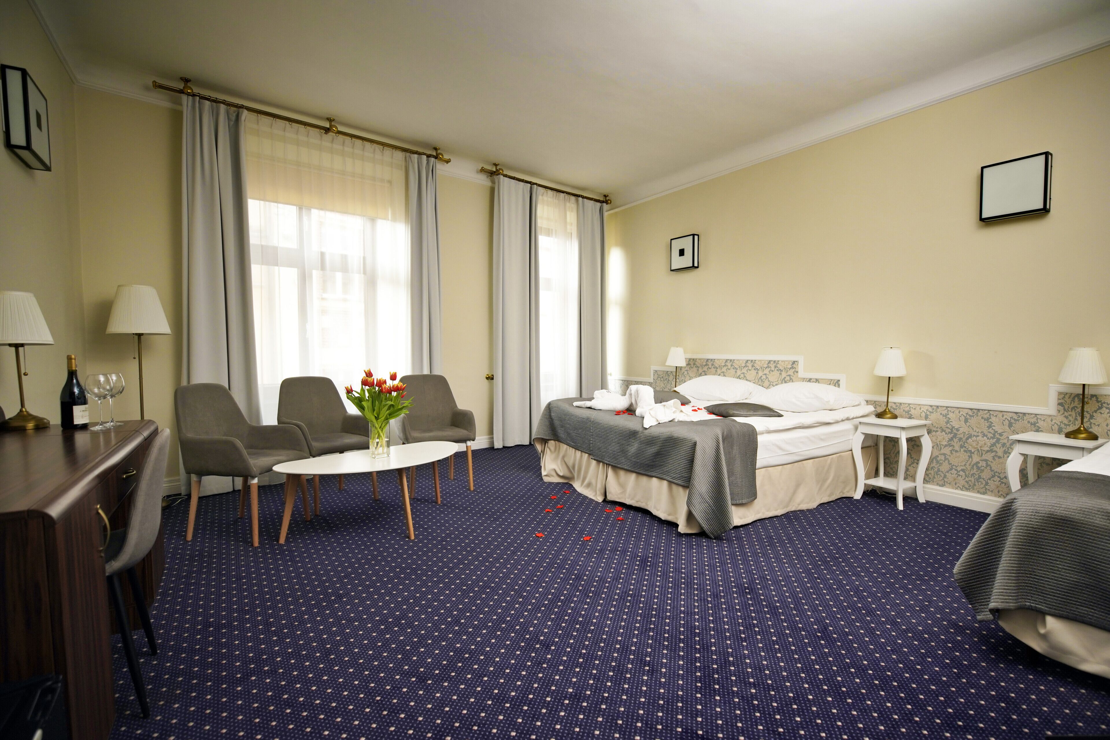 deluxe triple room | in-room safe, desk, blackout curtains, iron/ironing board