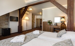 Double Room | In-room safe, desk, blackout drapes, iron/ironing board