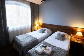 Double Room | In-room safe, desk, blackout drapes, iron/ironing board - Hotel Wit Stwosz (Kraków)