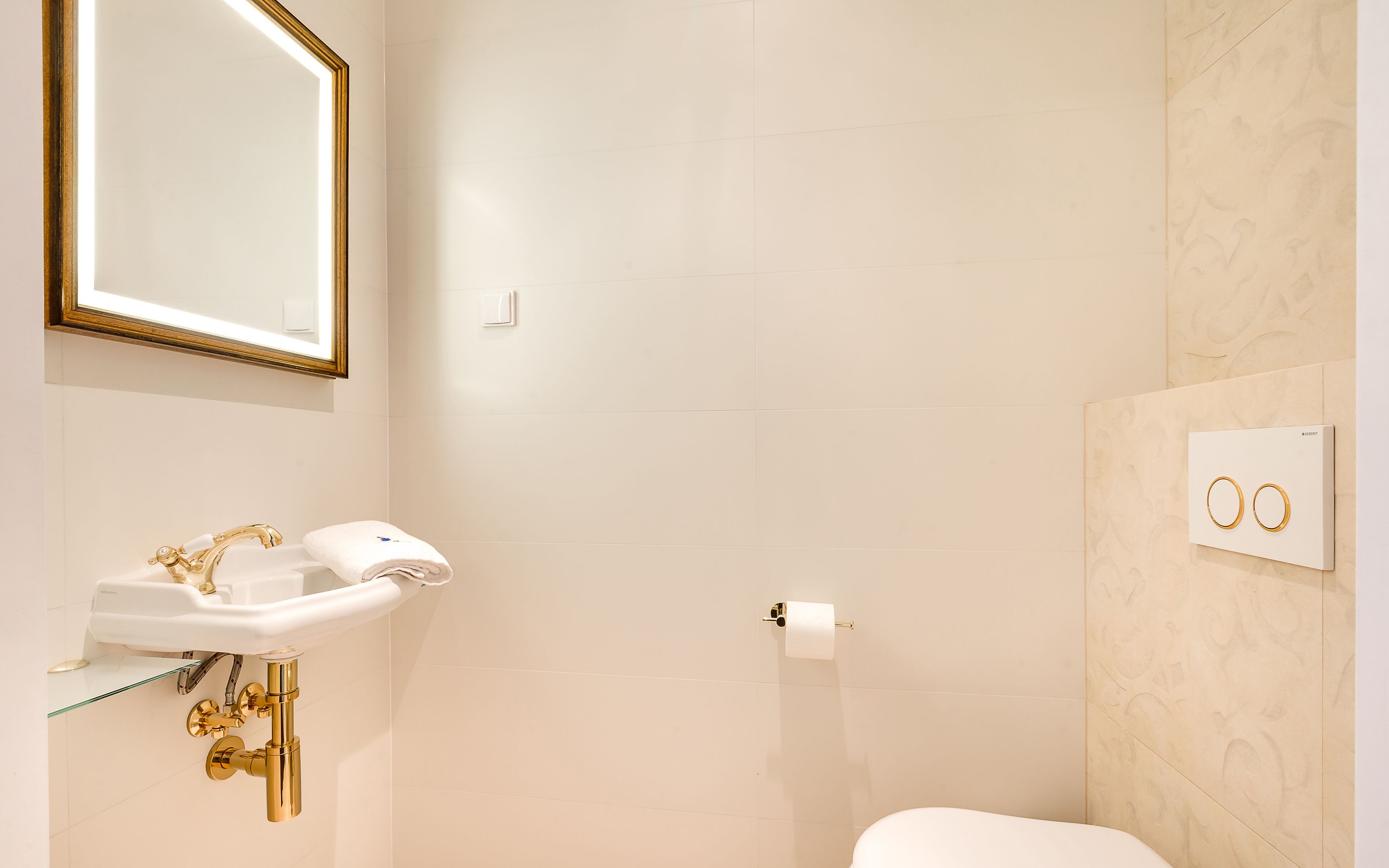 apartment | bathroom | shower, free toiletries, hair dryer, towels