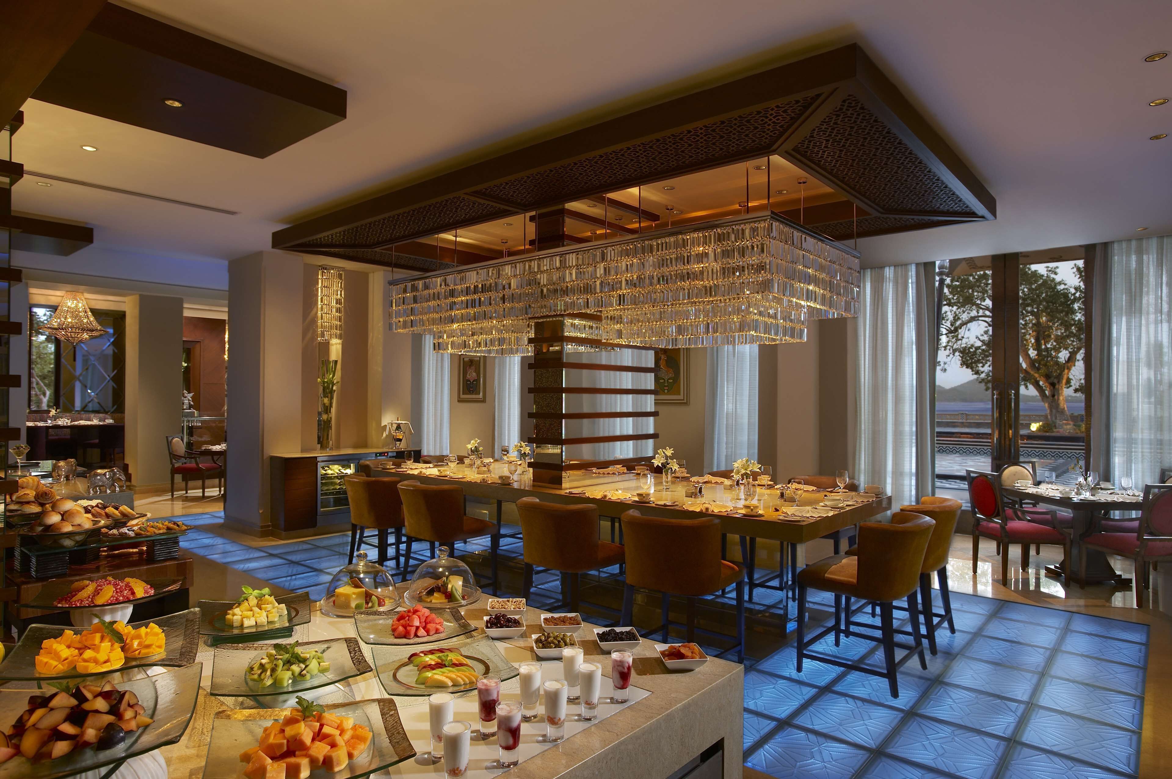 1 bedroom, premium bedding, down duvets, minibar