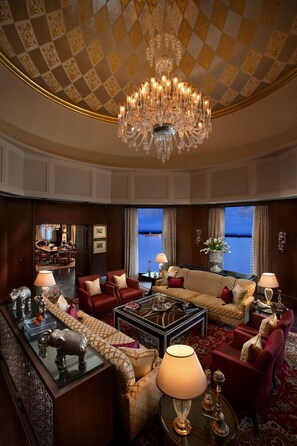 Royal Suite | Premium bedding, down duvets, minibar, in-room safe