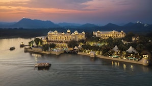 ด้านหน้าที่พัก
