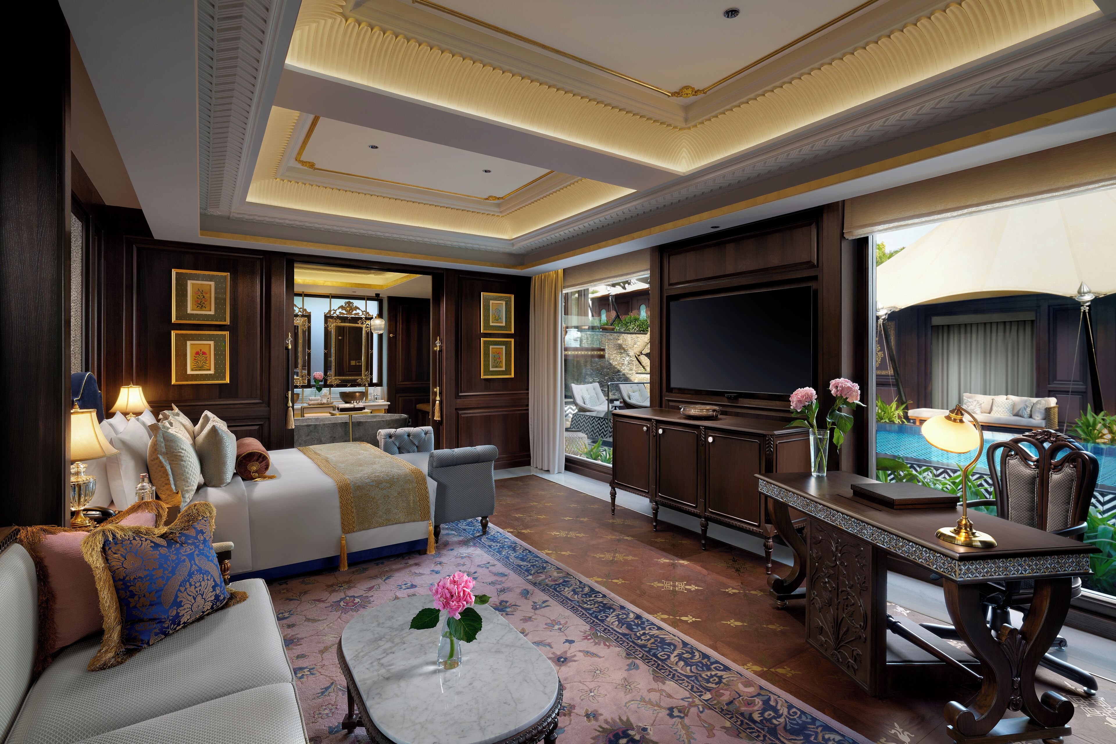 Ropa de cama de alta calidad, cubrecamas y minibar 