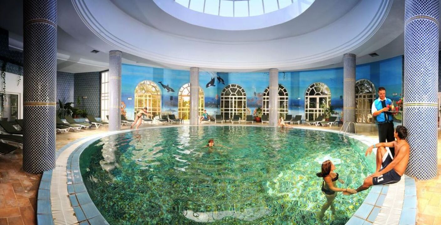 Piscine couverte, piscine extérieure