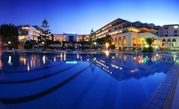Indoor pool, outdoor pool