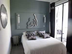 Quarto standard | Cofres nos quartos, individualmente mobiliados, quartos à prova de som