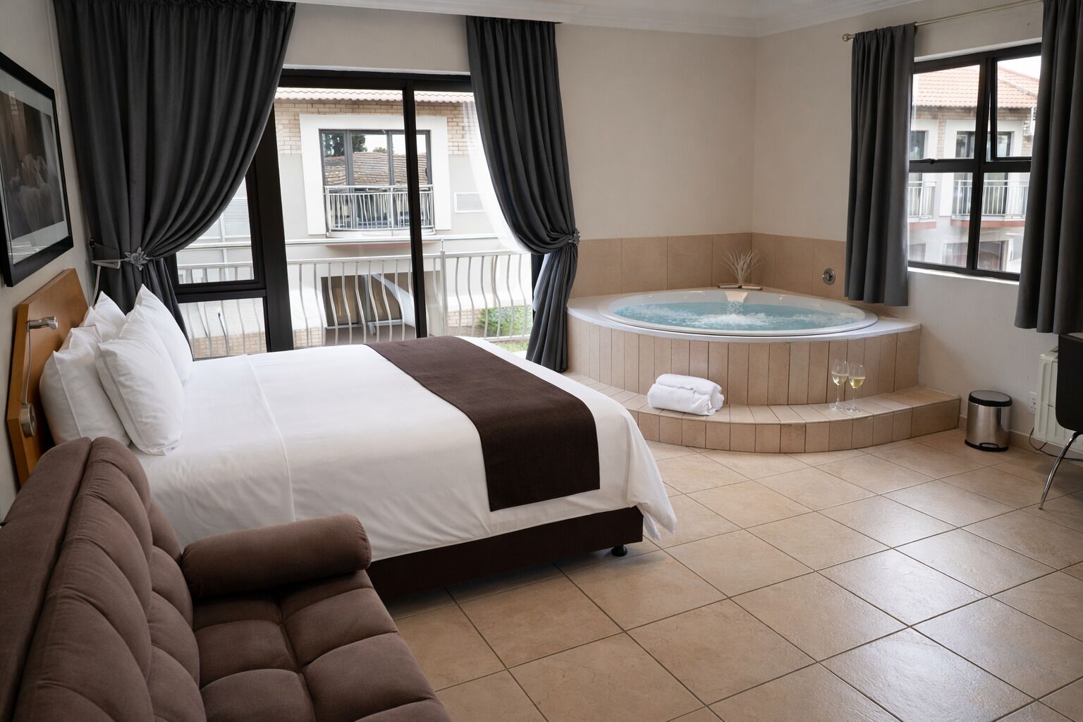 Deluxe Suite, 1 Queen Bed | Premium bedding, Tempur-Pedic beds, in-room safe, desk