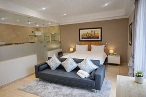 Deluxe Suite, 1 Queen Bed | Premium bedding, Tempur-Pedic beds, in-room safe, desk - Europrime Hotels Airport (Boksburg)
