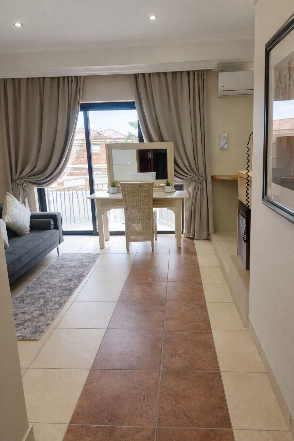 Deluxe Suite, 1 Queen Bed | Premium bedding, Tempur-Pedic beds, in-room safe, desk