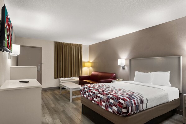 Deluxe Room, 1 Queen Bed, Accessible, Non Smoking | In-room safe, desk, blackout drapes, iron/ironing board