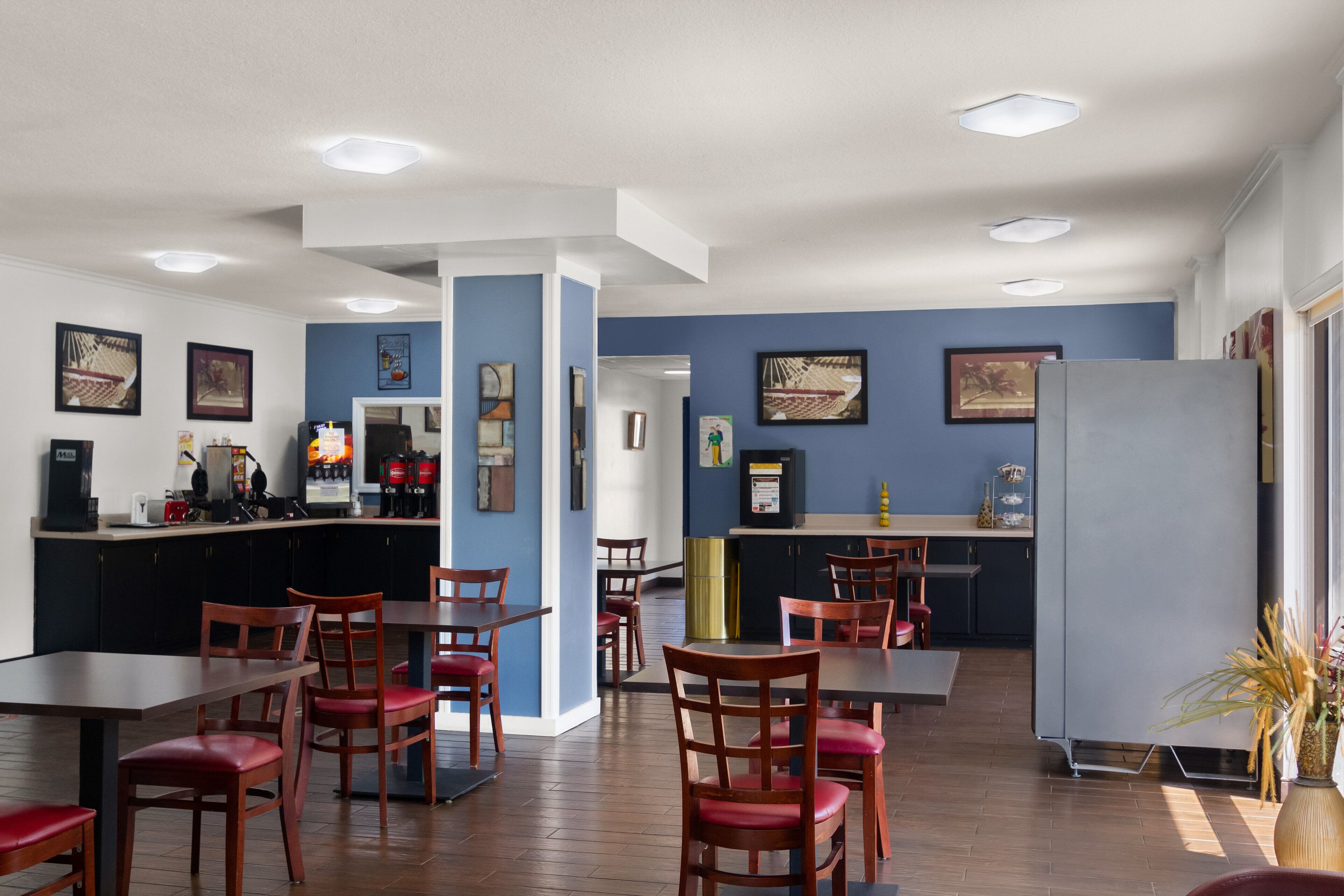 Free daily continental breakfast 