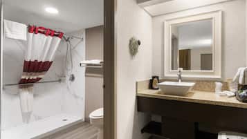 Deluxe Room, 1 Queen Bed, Accessible, Non Smoking | Bathroom | Combined shower/tub, free toiletries, hair dryer, towels