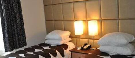 Bộ đồ giường kháng dị ứng, bàn, màn/rèm cản sáng