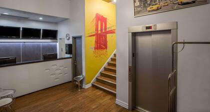 Super 8 by Wyndham Brooklyn / Park Slope Hotel