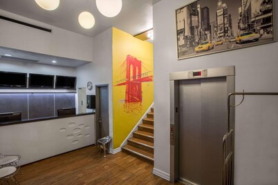 Super 8 by Wyndham Brooklyn / Park Slope Hotel