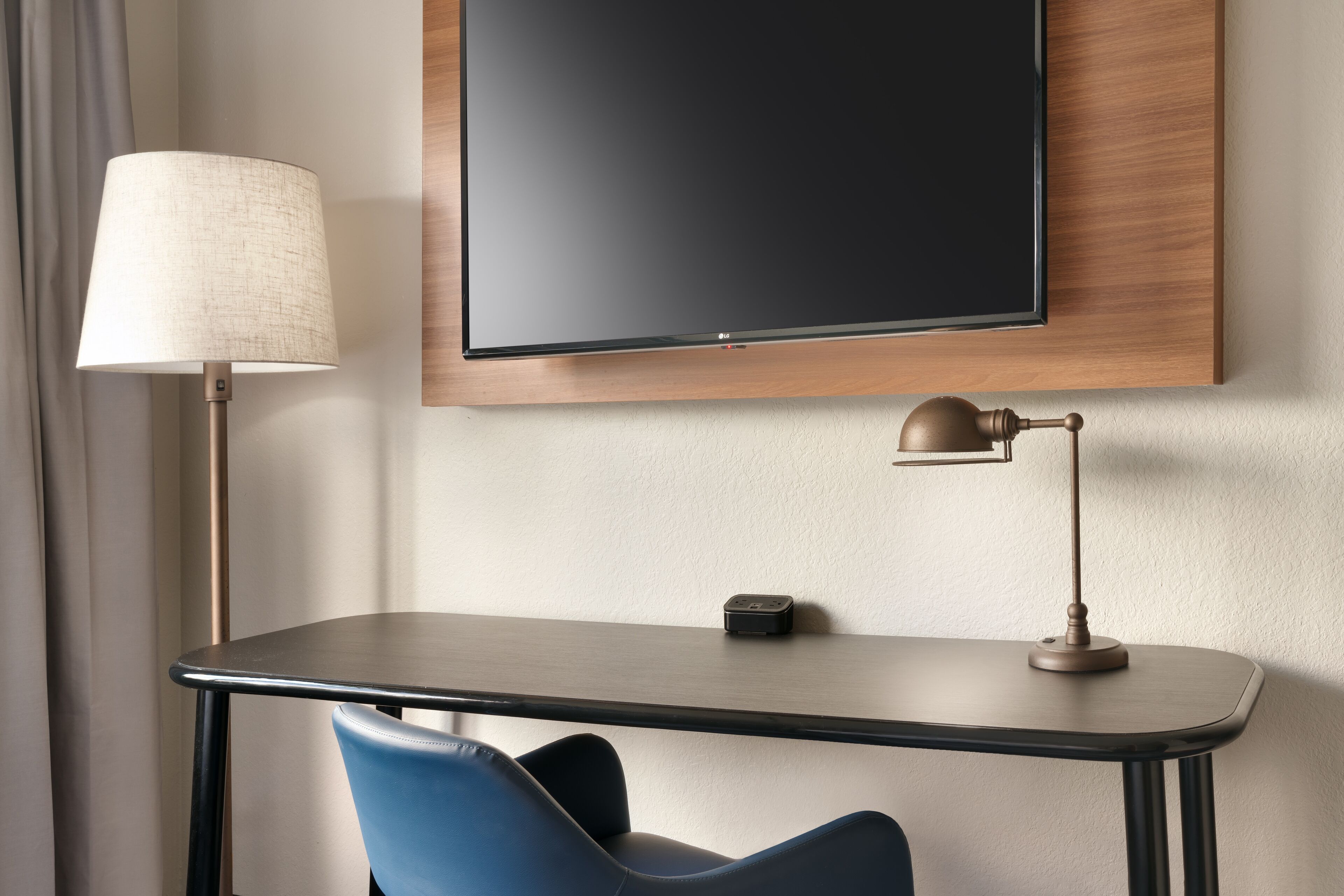 premium bedding, in-room safe, desk, laptop workspace