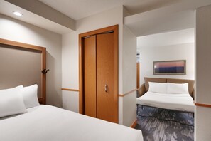 Premium bedding, in-room safe, desk, laptop workspace - Fairfield Inn & Suites by Marriott Albany (Albany)
