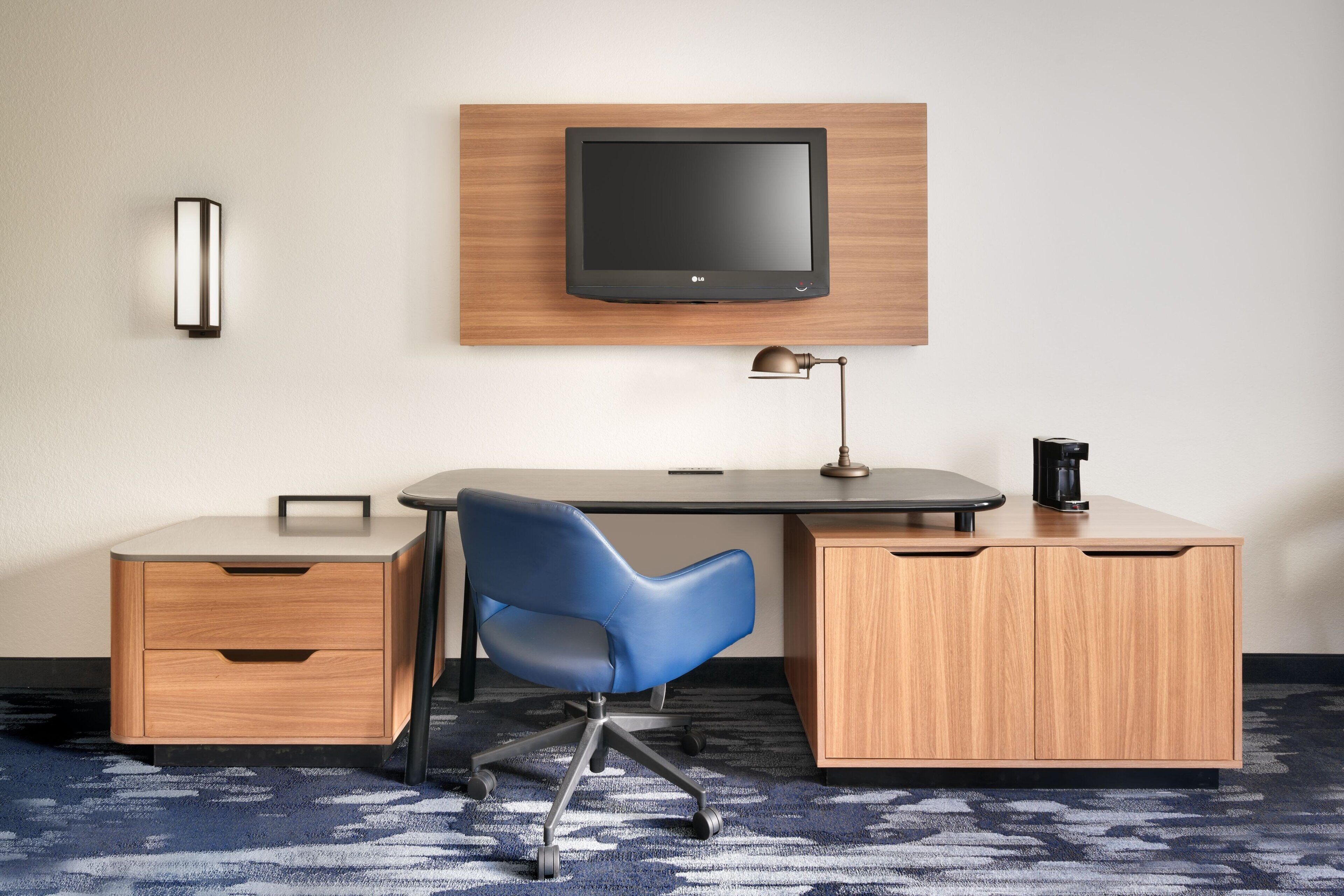 premium bedding, in-room safe, desk, laptop workspace