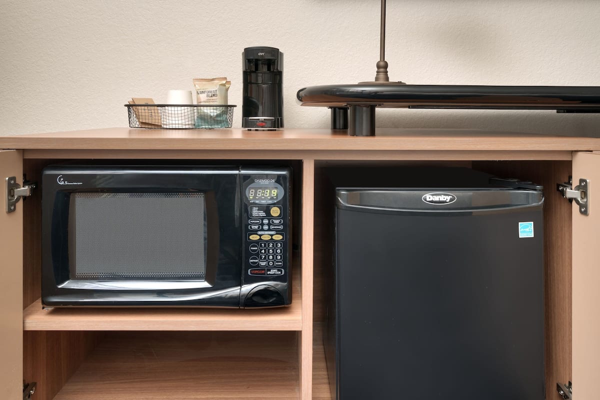 premium bedding, in-room safe, desk, laptop workspace