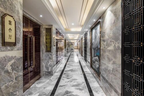Enraton International Hotel
