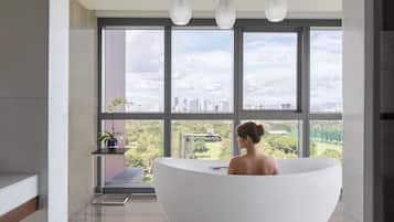 Executive-Suite, 1 Schlafzimmer, Nichtraucher | 1 Schlafzimmer, hochwertige Bettwaren, Minibar, Zimmersafe