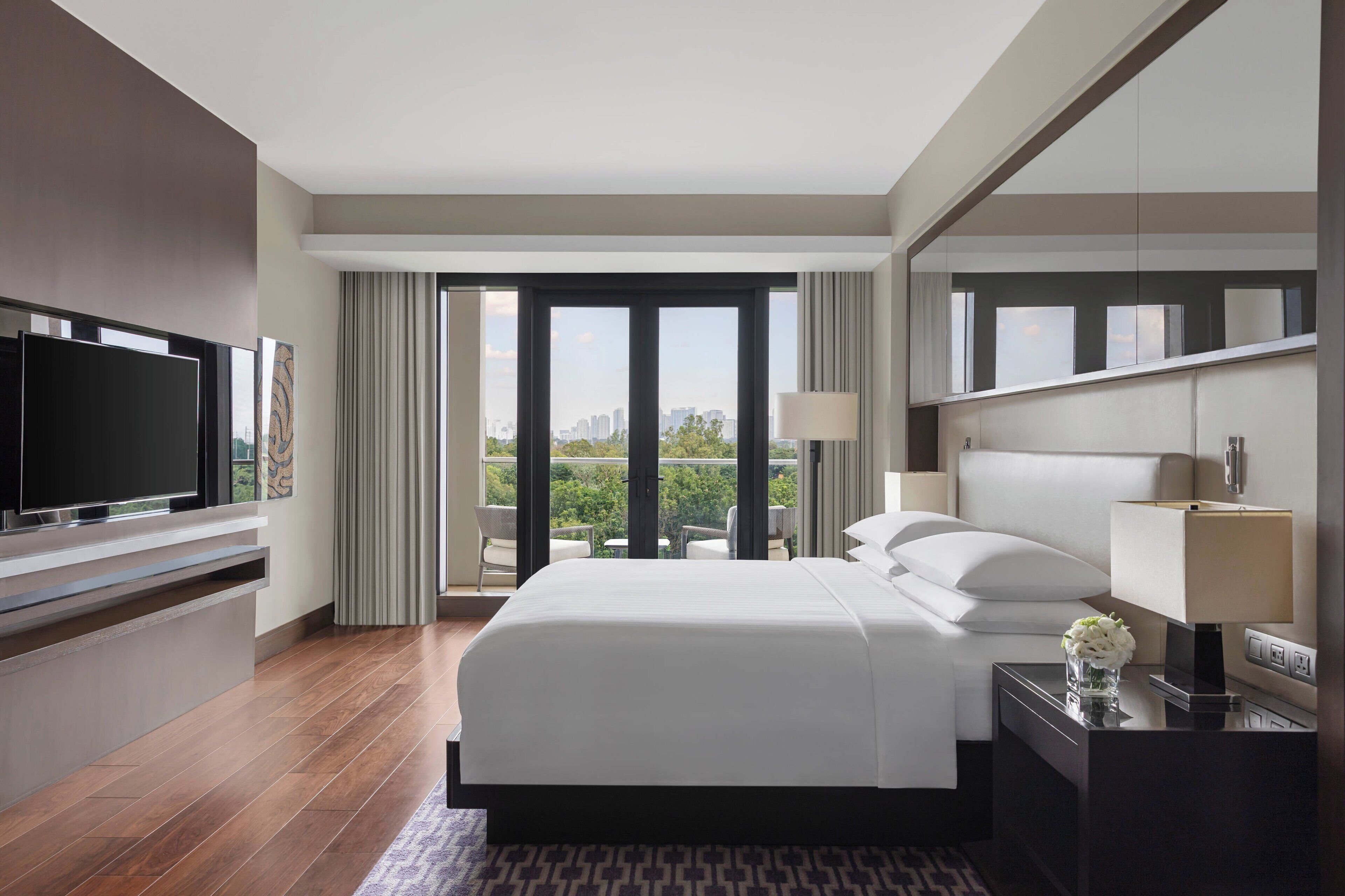 executive suite, 1 bedroom, non smoking, golf view | 1 bedroom, premium bedding, minibar, in-room safe