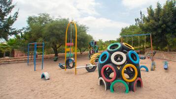 Area giochi per bambini (all'aperto)