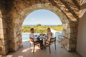 Free daily buffet breakfast - The Westin Resort, Costa Navarino (Trifylia)