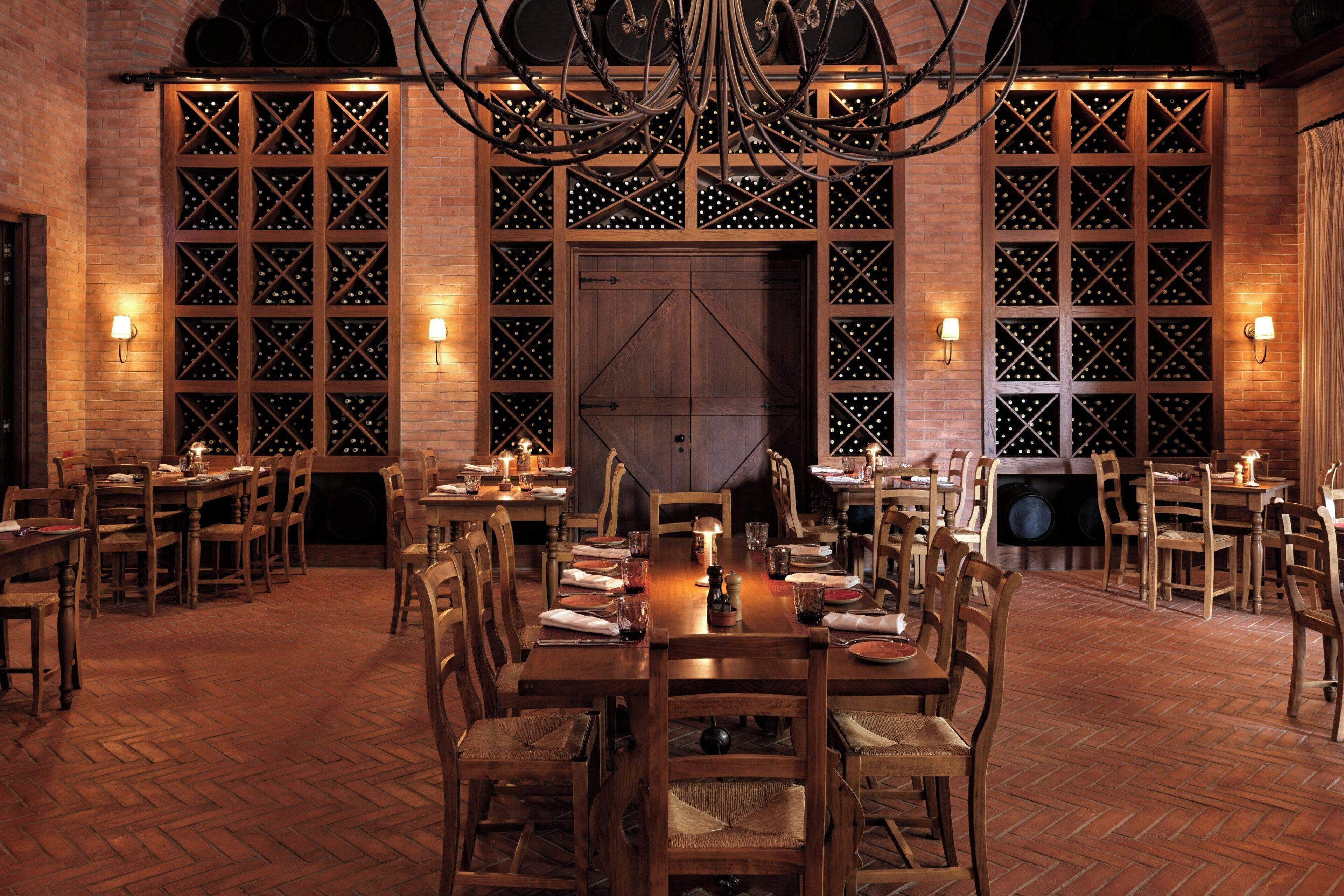 14 restaurants, breakfast served