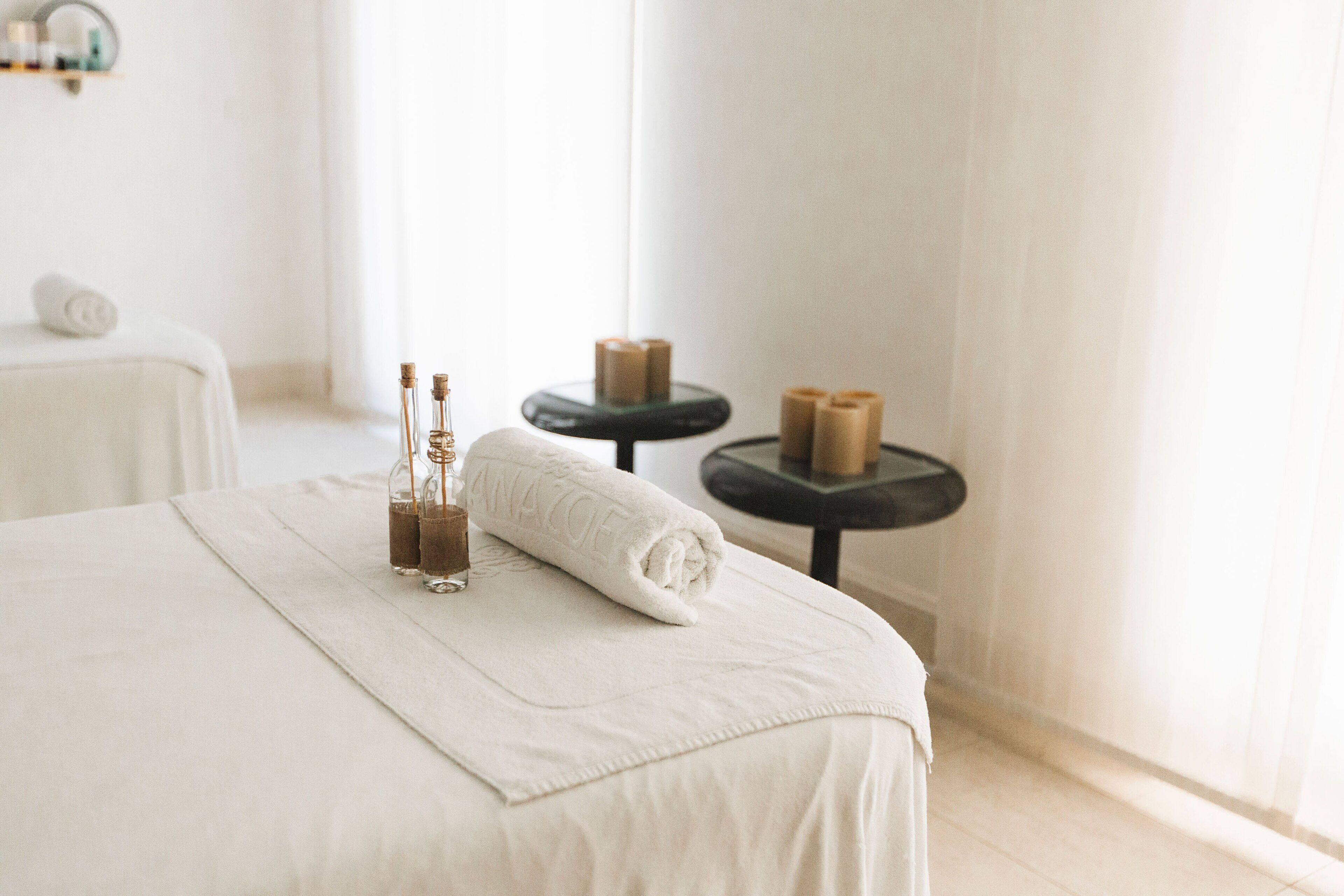 Couples treatment rooms, sauna, hot tub, steam room, body treatments