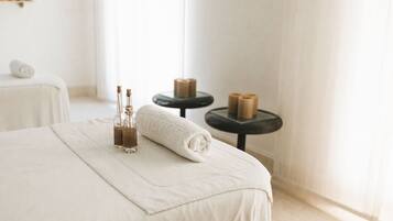 Couples treatment rooms, sauna, hot tub, steam room, body treatments