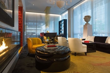 Hotel entrance and lobby at The Royal Sonesta Chicago River North