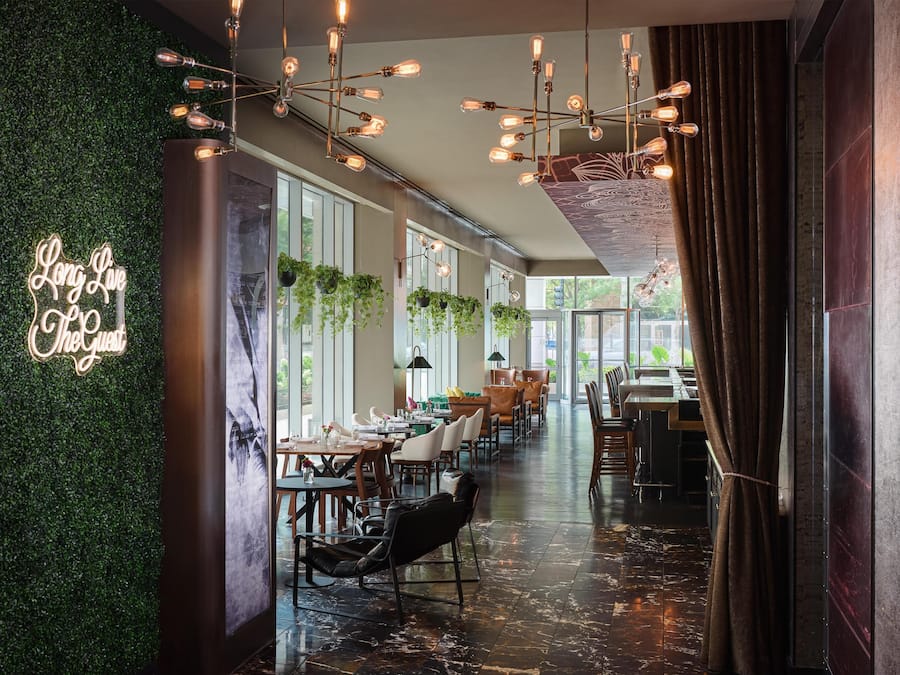 Sarapan, makan tengah hari, makan malam dihidangkan; masakan Amerika