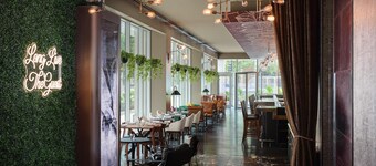 The Royal Sonesta Chicago River North