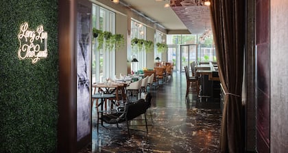 The Royal Sonesta Chicago River North