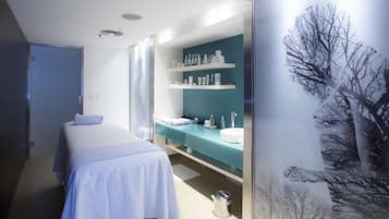 Sauna, bilik wap, rawatan badan, urut tuaman batu, rawatan muka