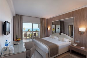 Frigobar, cofres nos quartos, cortinas blackout, Wi-Fi de cortesia